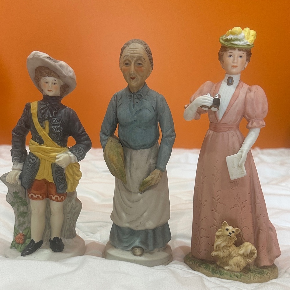 Vintage Porcelain Figurines Set - Picture 4 of 4